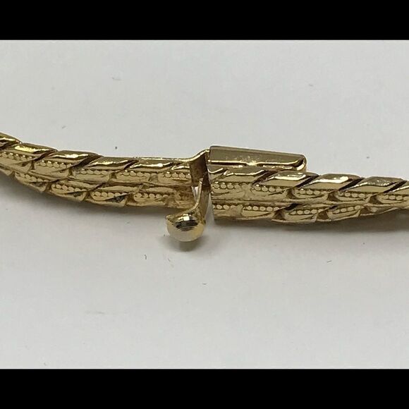 Gold tone double necklace with Jade drops. - Picture 8 of 9